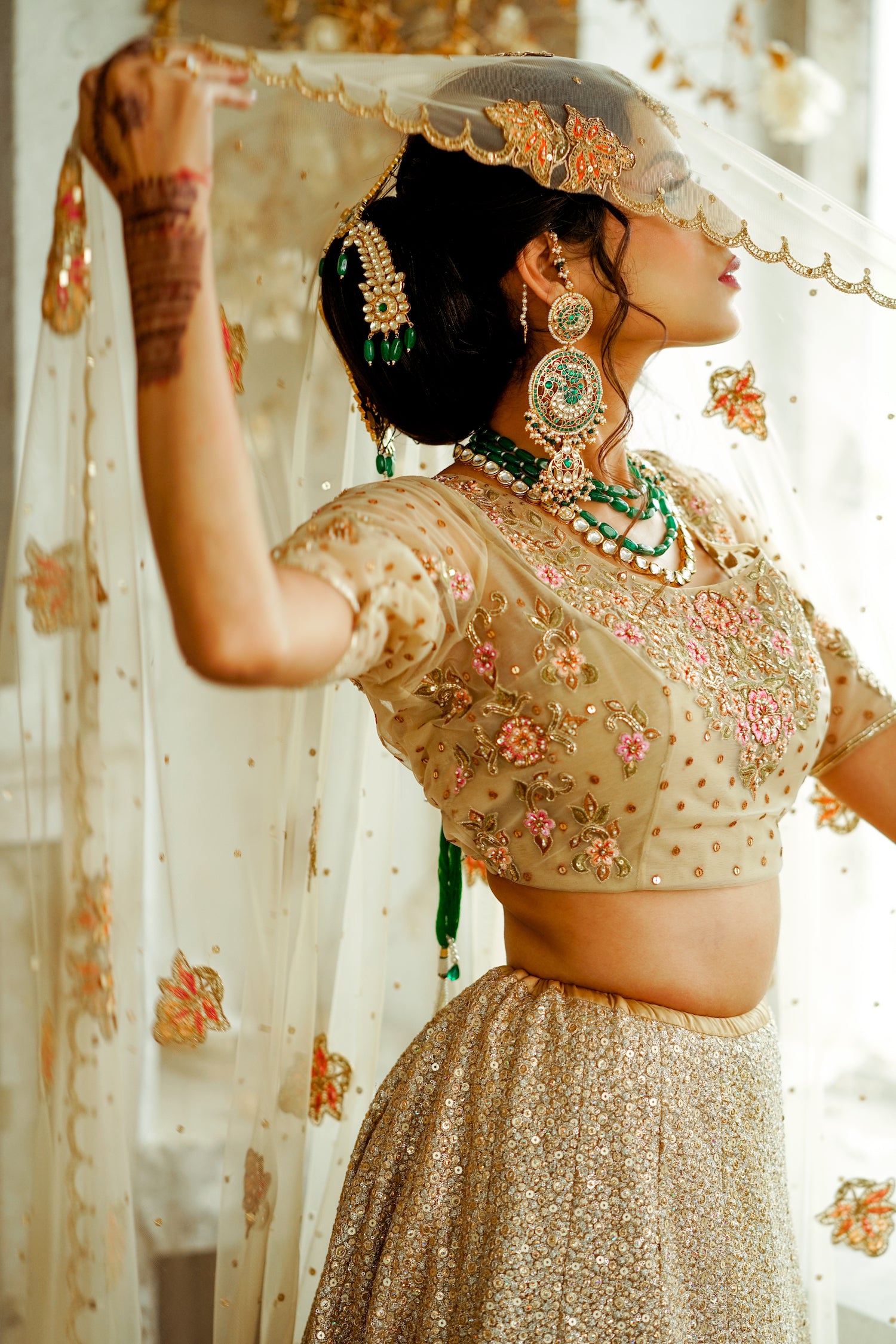 Jadau Kundan
