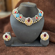 Vilay choker