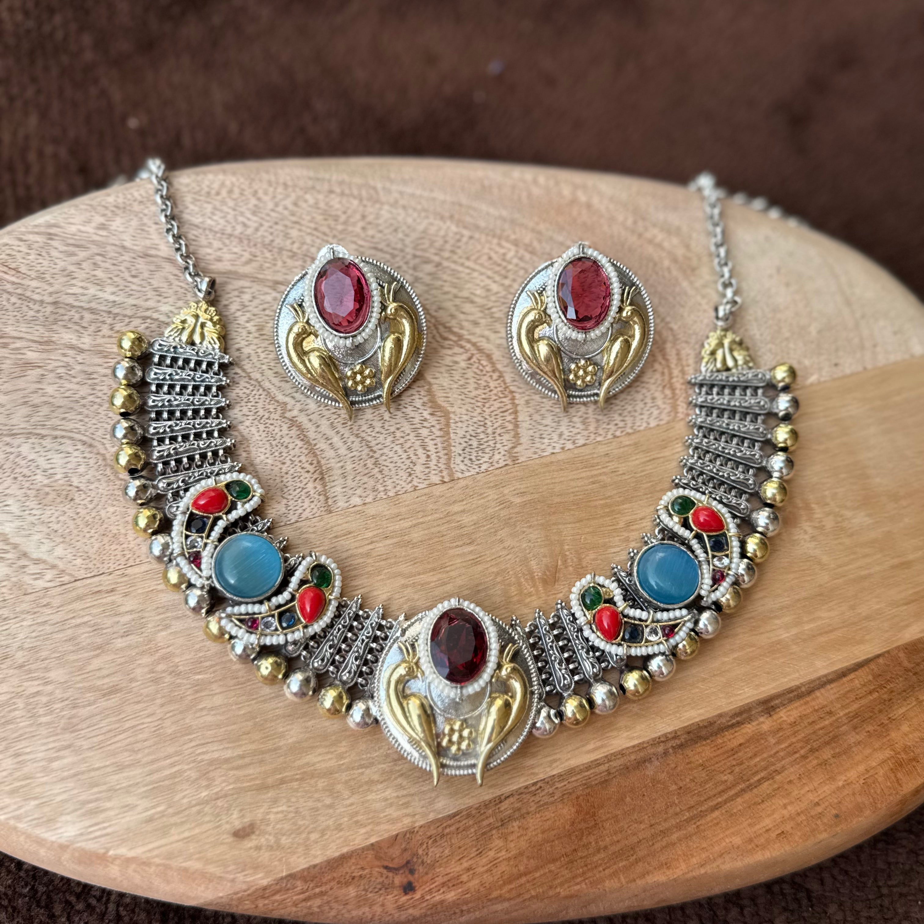 Vilay choker