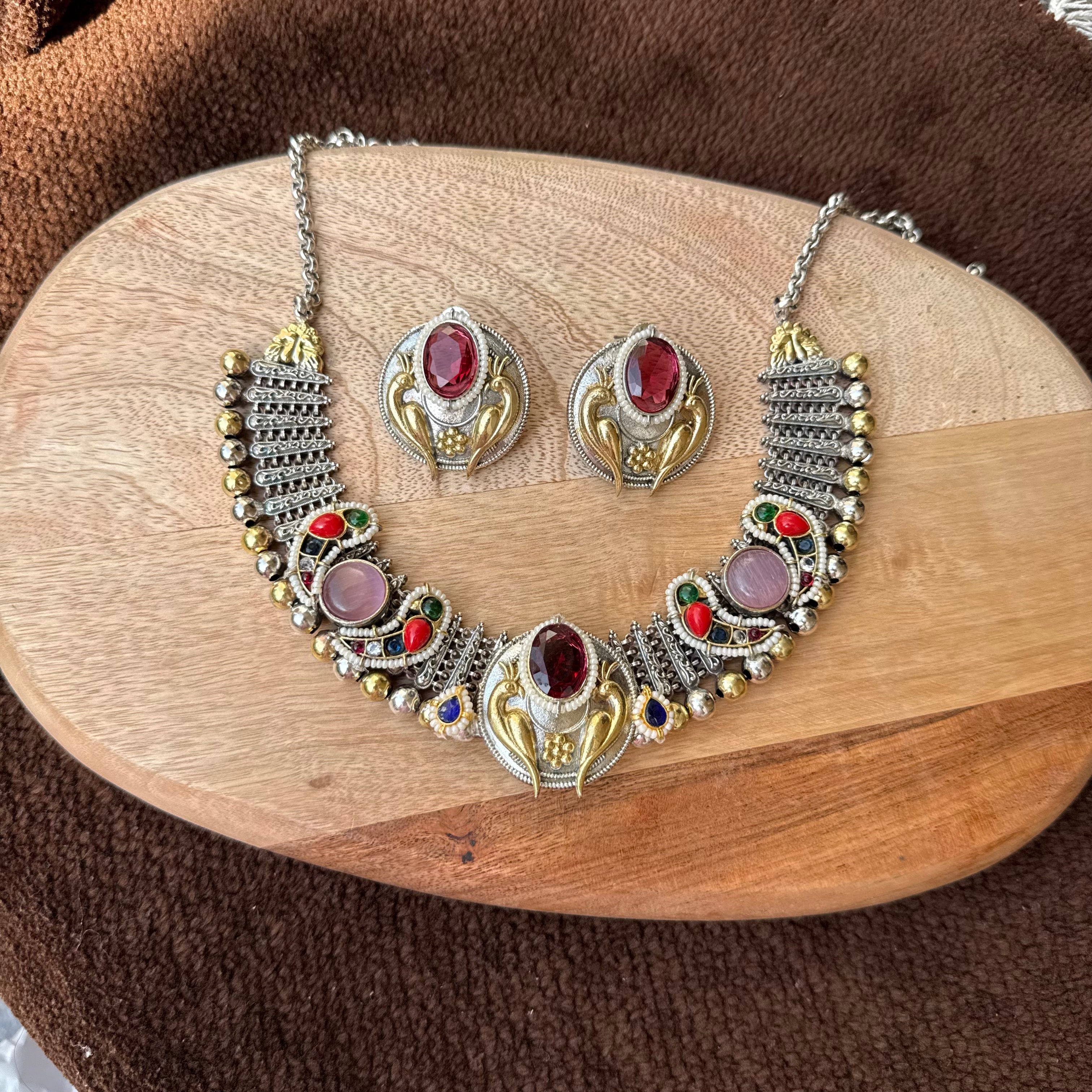 Vilay choker