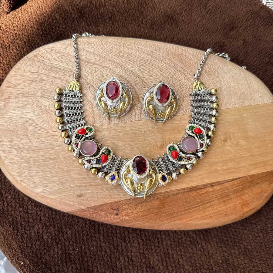 Vilay choker