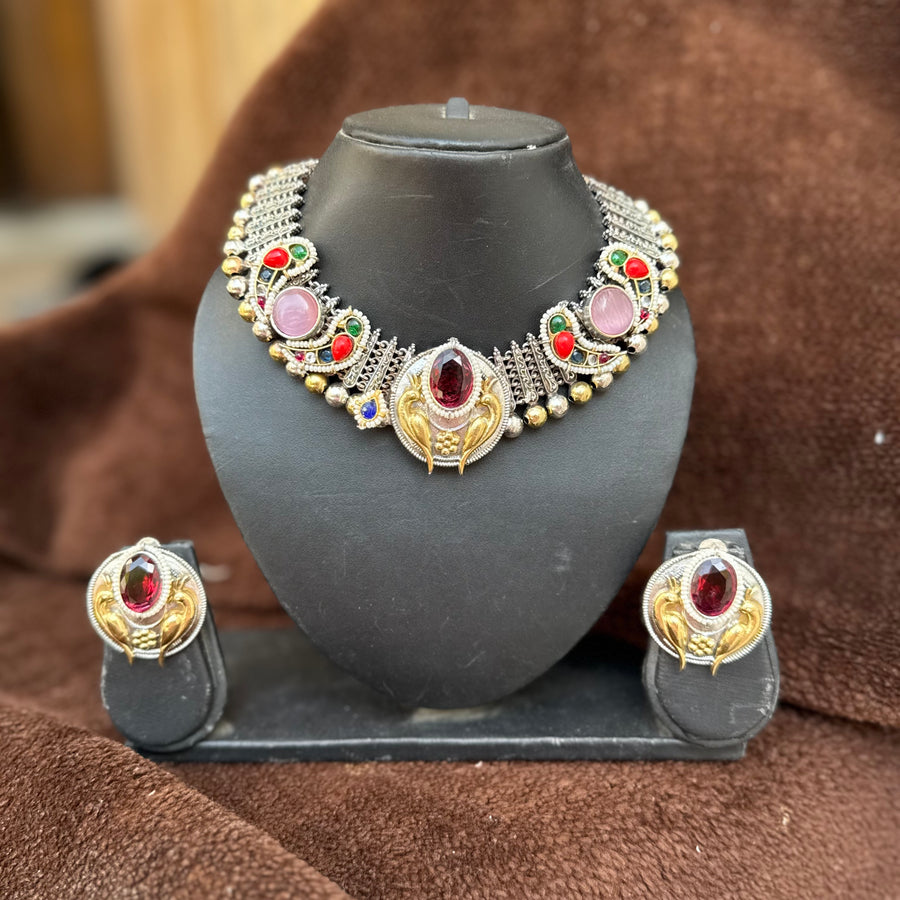 Vilay choker