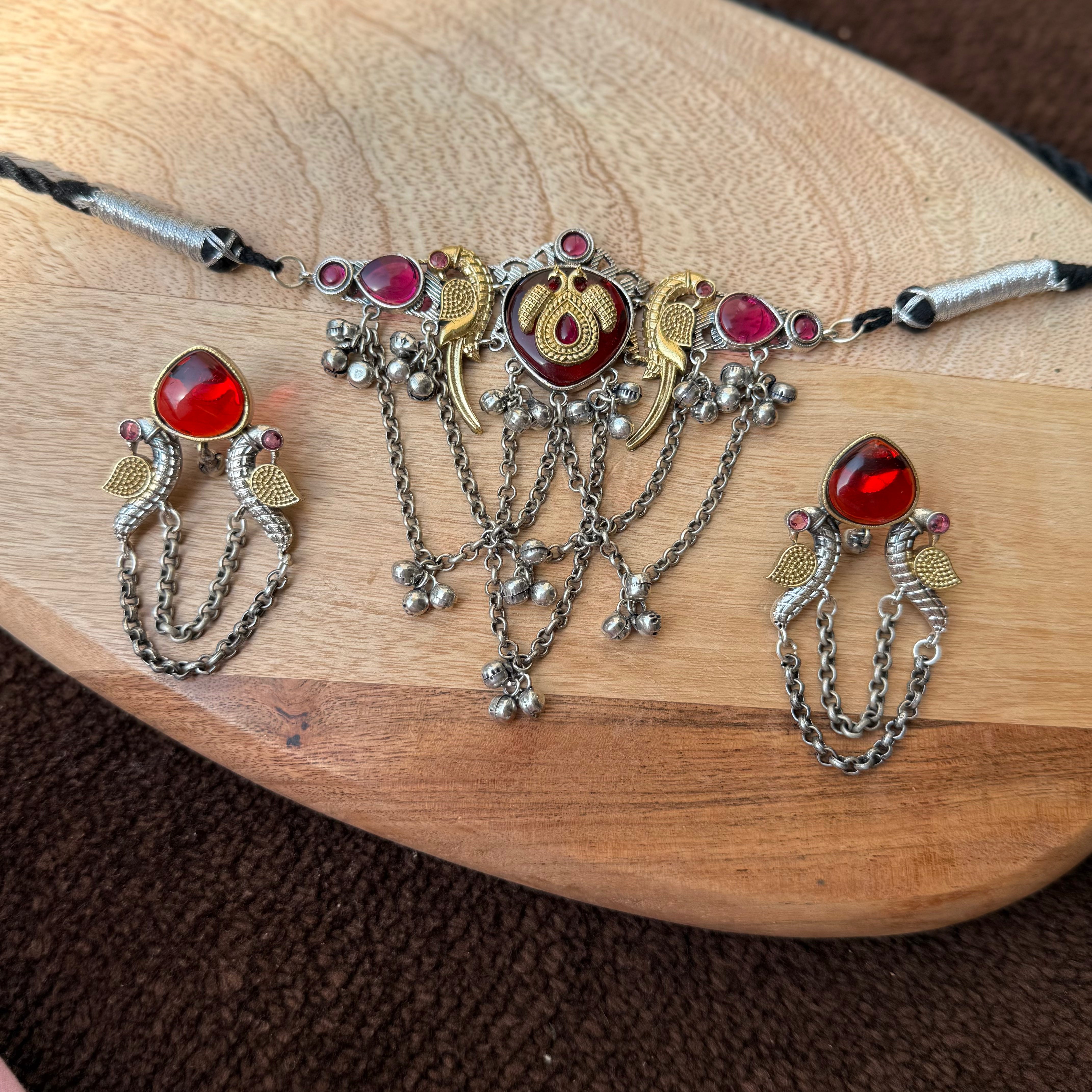 Vilay choker