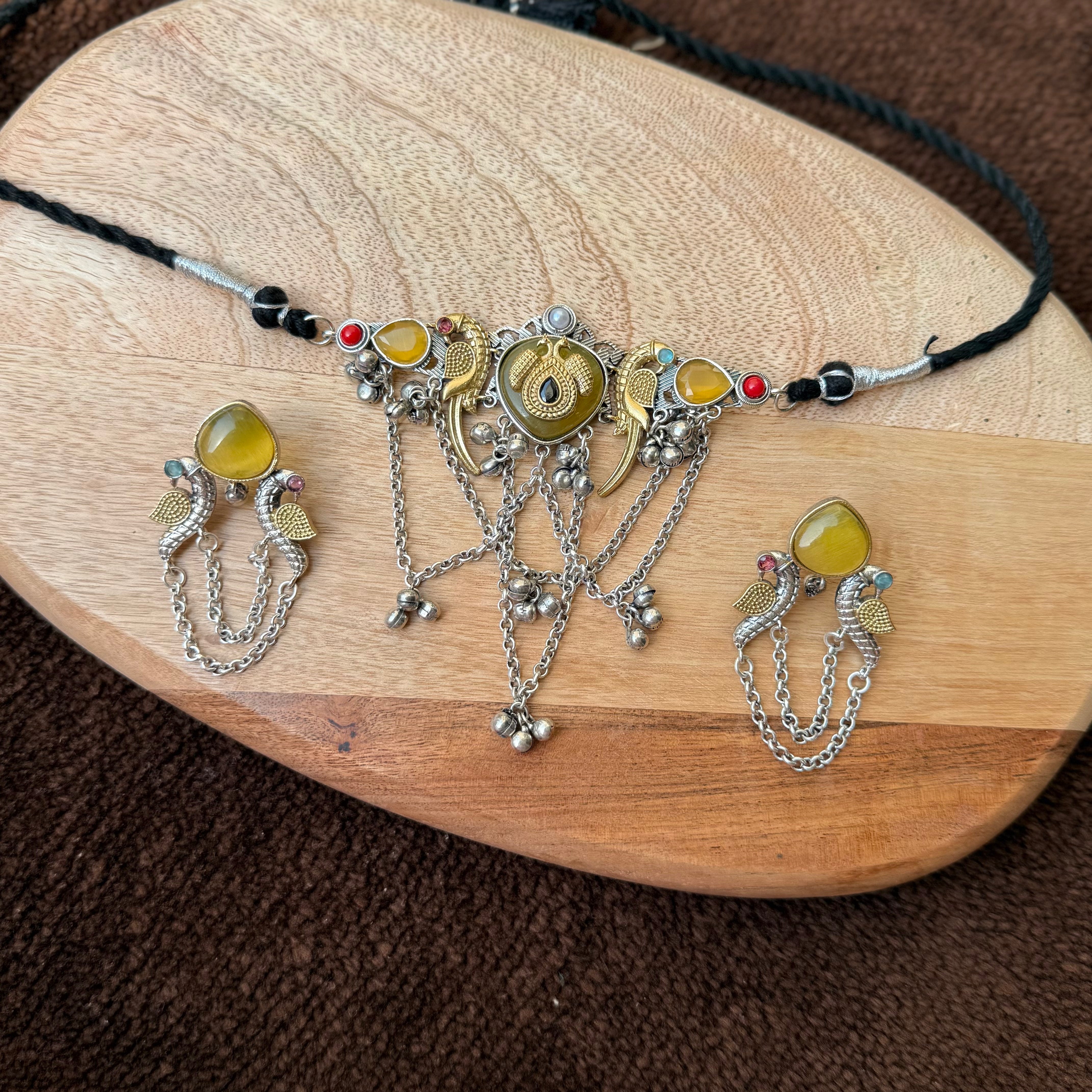 Vilay choker