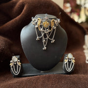 Vilay choker
