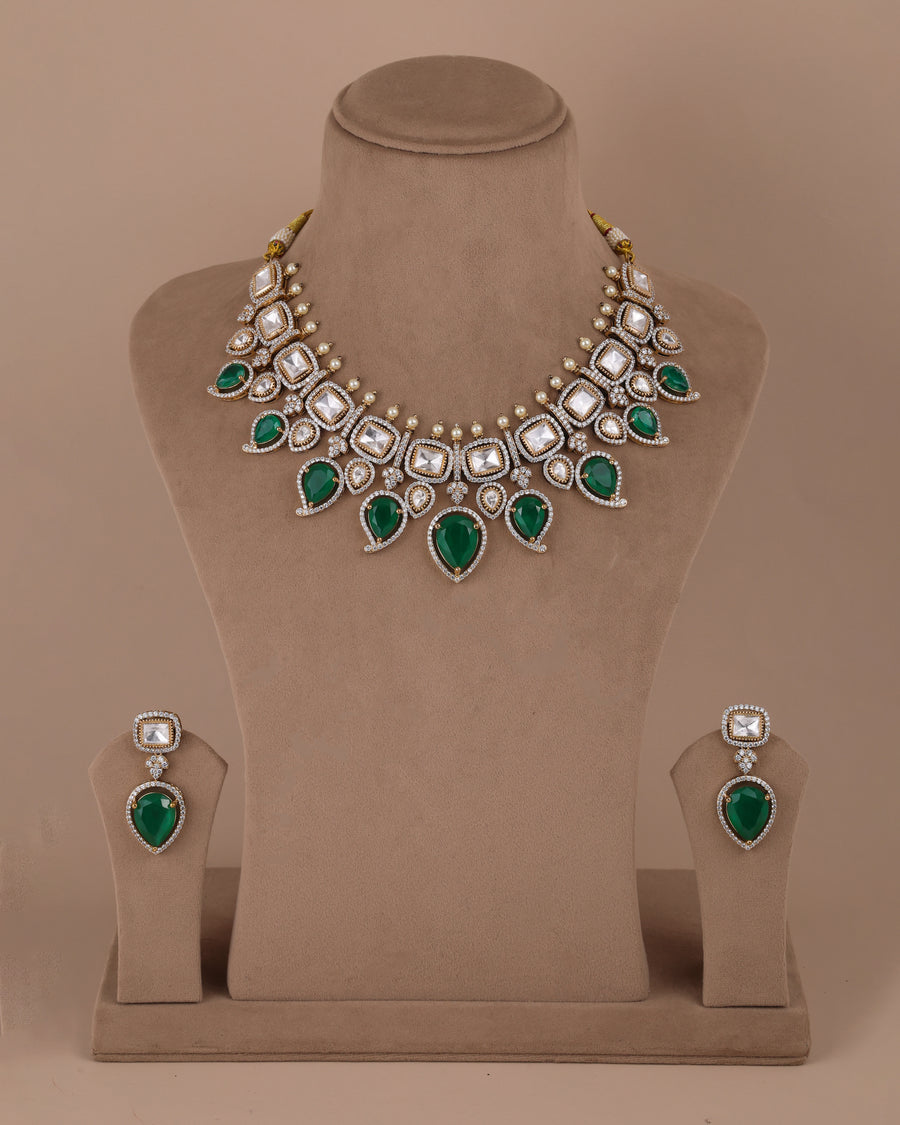 Moissanite chocker