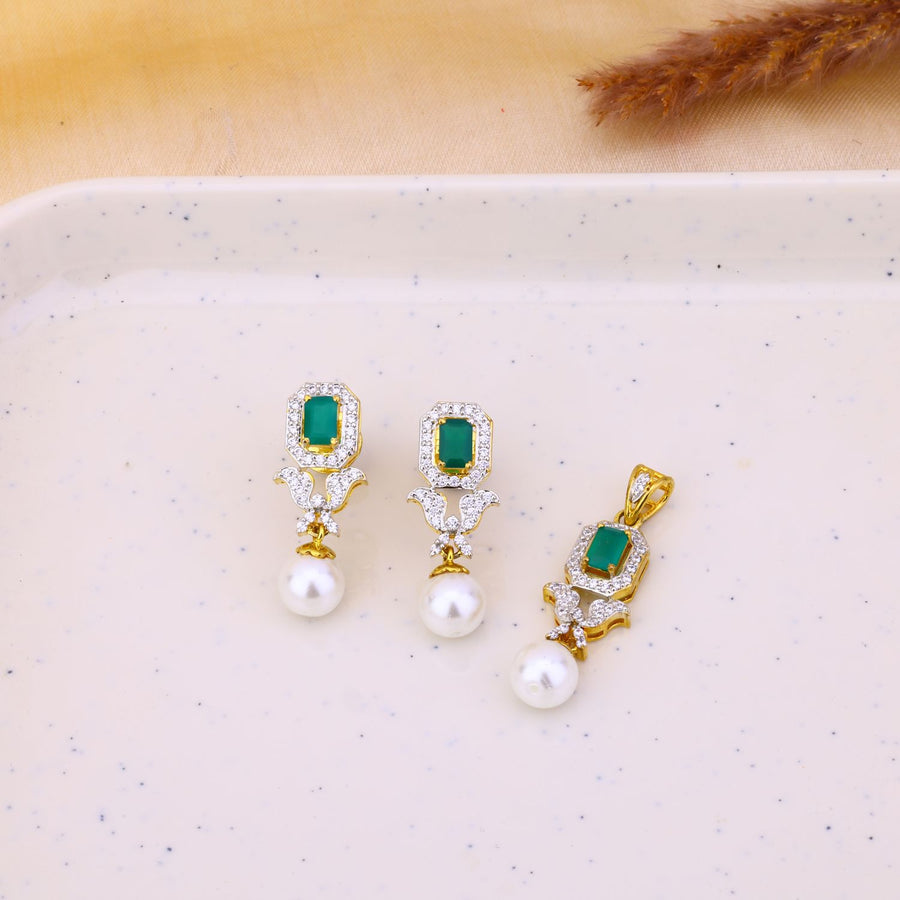 Delicate Emerald Pendant Earrings With Perl Hanging 92.5 Silver